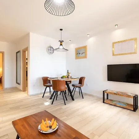 Апартаменты La Vista With Pool *