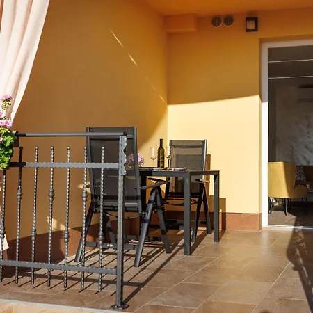 La Vista With Pool Апартаменты
