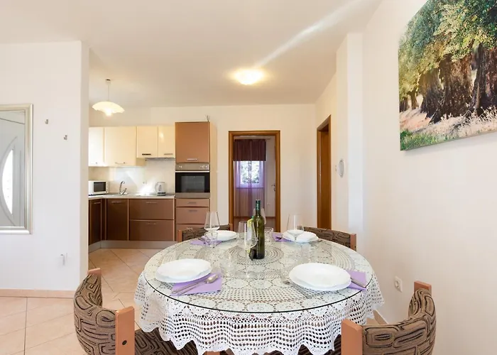La Vista With Pool דירה