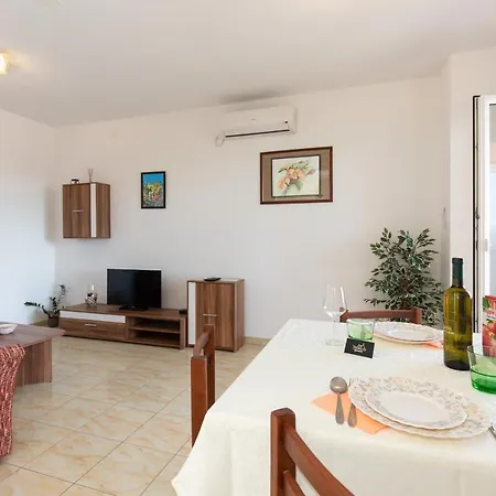 La Vista With Pool Appartement *