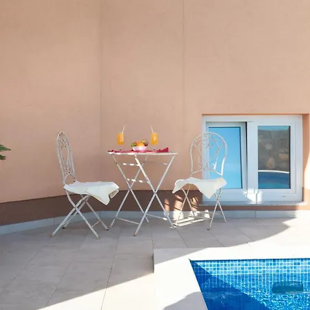 La Vista With Pool Appartement
