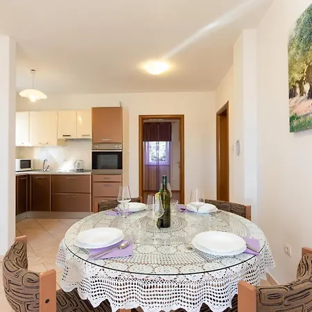 La Vista With Pool Appartement
