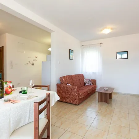 La Vista With Pool Appartement *