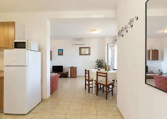 La Vista With Pool *