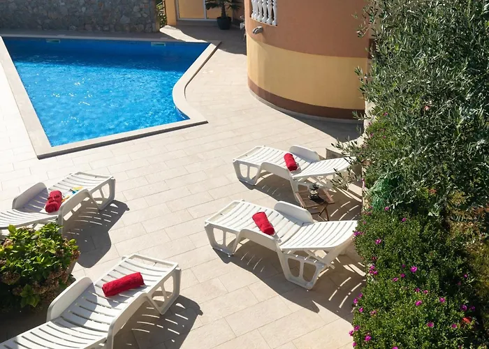 La Vista With Pool Appartement *