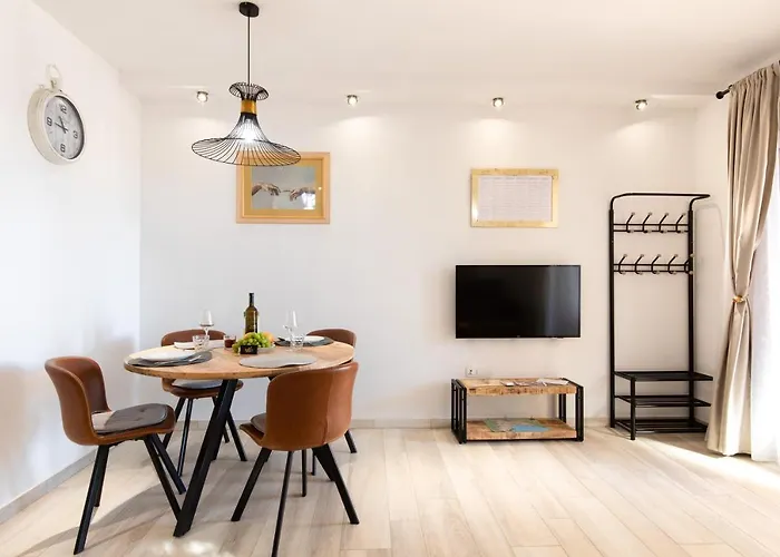 La Vista With Pool Salatić