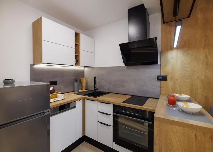 La Vista With Pool *