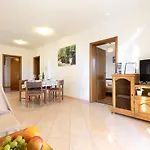 Apartament La Vista With Pool *