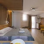 La Vista With Pool Apartament
