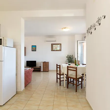 La Vista Apartments With Pool *