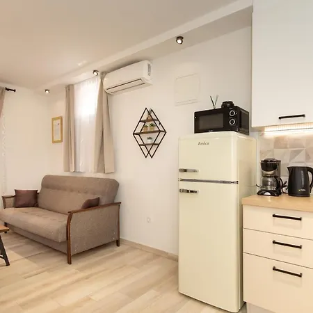 La Vista Apartments With Pool