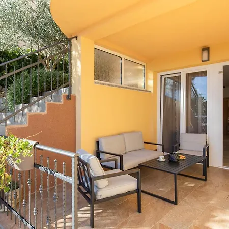 La Vista Apartments With Pool