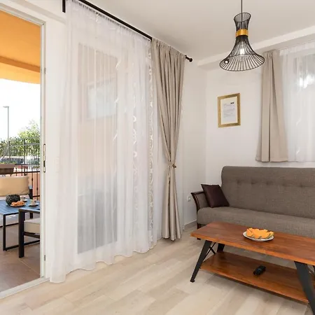 La Vista Apartments With Pool *