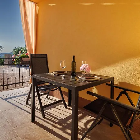 La Vista Apartments With Pool Salatić