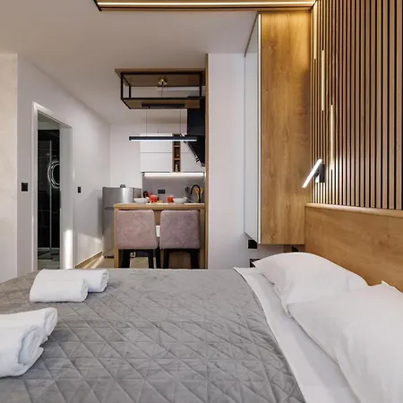 La Vista Apartments With Pool *